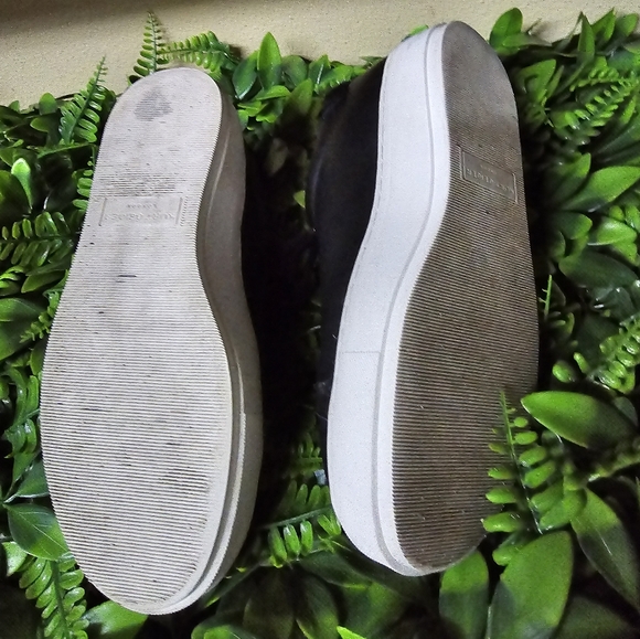 Tenis shoes - Picture 4 of 8